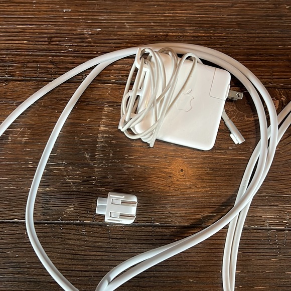 Apple Mac Pro charger, 2 cable extensions, 2 power inserts. - Picture 2 of 5